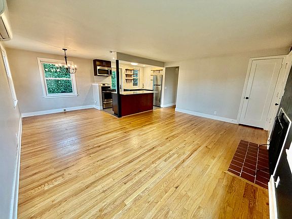 5th image of 2115 33rd Ave W