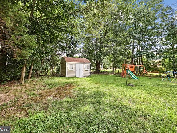 4th image of 2404 Berry Thicket Ct