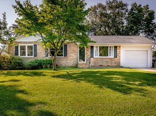 1219 Fort Dr, Hanahan, SC 29410