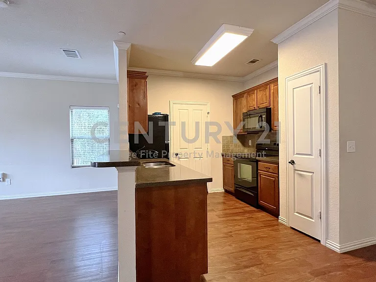 420 W Franklin St #10 — Photo 6