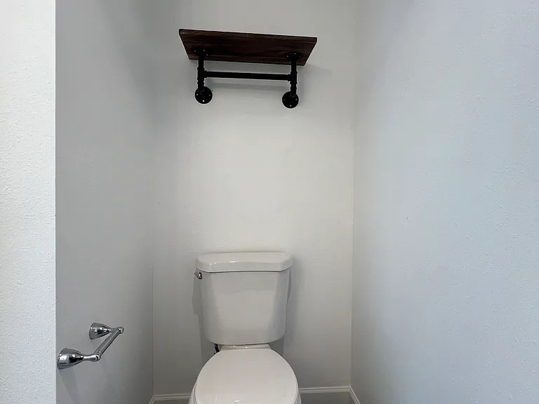 212 E Wishkah St #201 — Photo 9