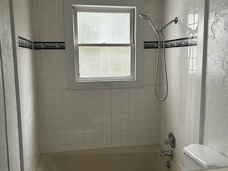 808 N Sheridan St — Photo 4