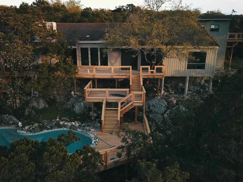 Extensive decks with pool