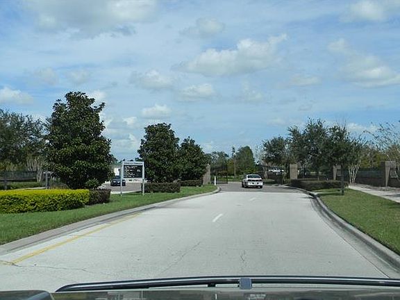 5th image of 958 Rock Harbor Ave