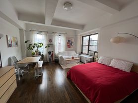 160 W 73rd St