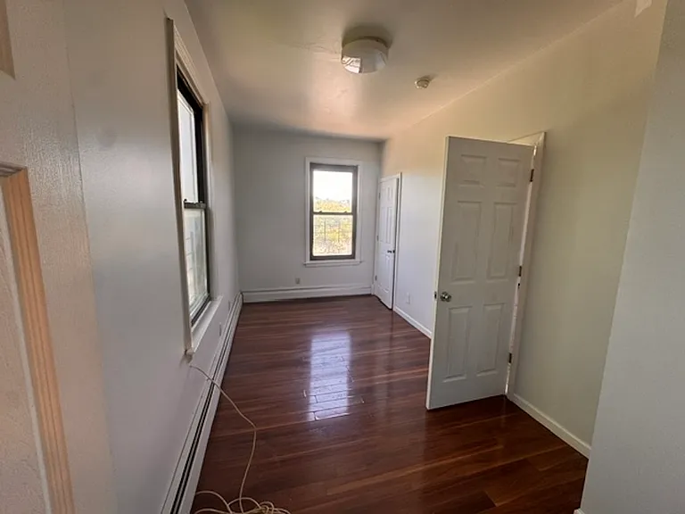 97 Waverly St #3R — Photo 6