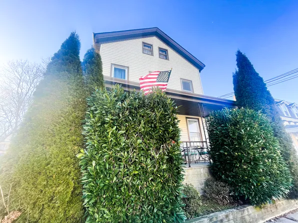 14 Tilley Ave APT 3, Newport, RI 02840