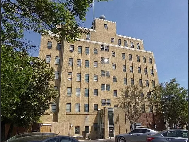 30 Franklin Apartments — Photo 9