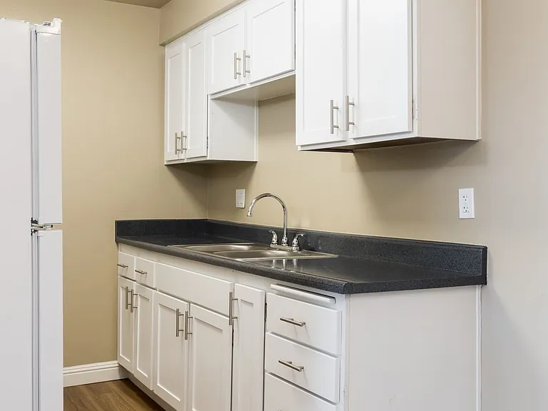 Casa Grande Apartments — Photo 9
