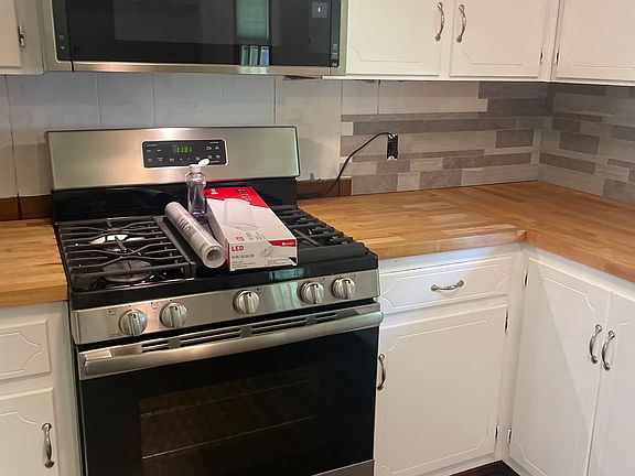 3rd image of 512 Forest St