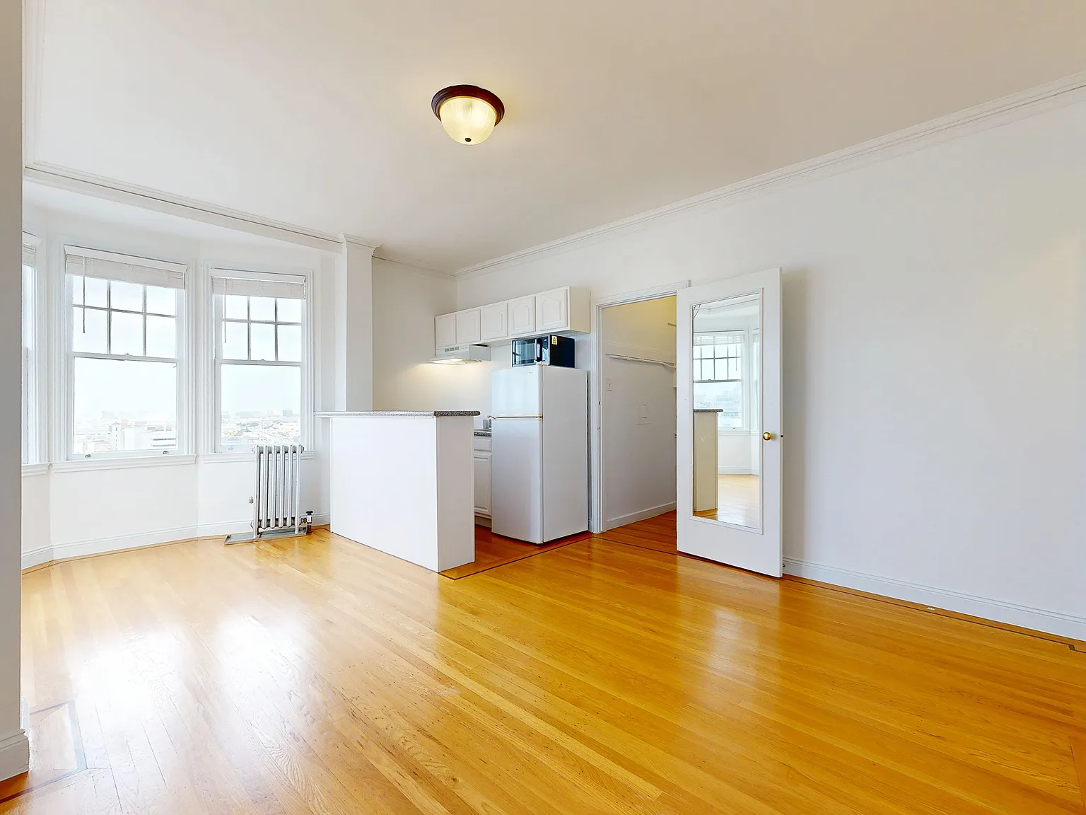 Studio Near Hayes Valley | Shared Laundry | Pet Friendly — Photo 4