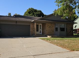 902 Fairway Trails Dr, Brighton, MI 48116