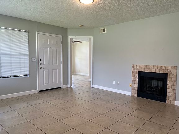 3rd image of 320 Black Oak Ct APT 208