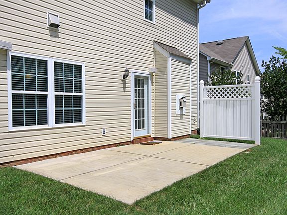 3rd image of 4806 Covington Dr NW