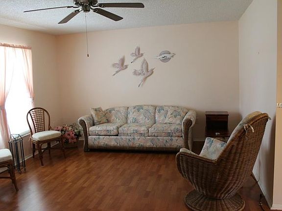 3rd image of 821 S Gondola Dr