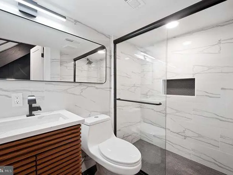 166 W Laurel St — Photo 16