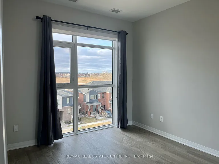 460 Gordon Krantz Ave #422 — Photo 7