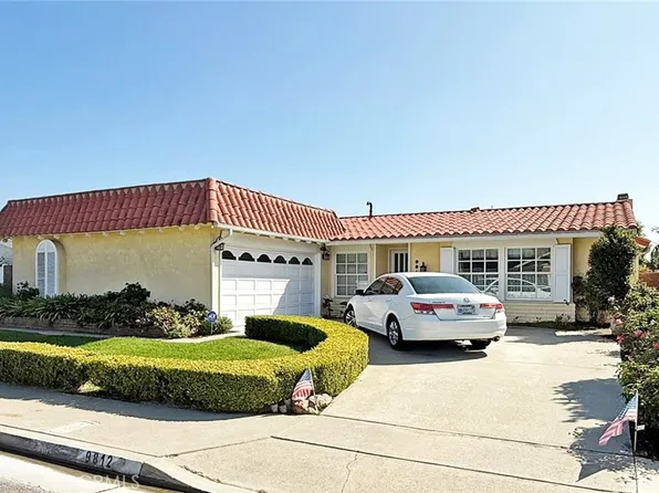 9812 La Cresta Cir, Huntington Beach, CA 92646