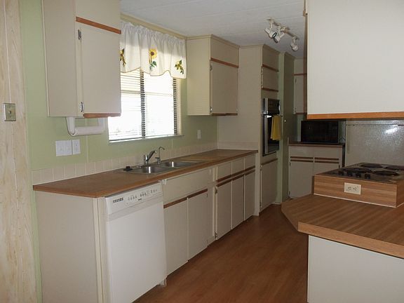 4th image of 487 Papaya Cir
