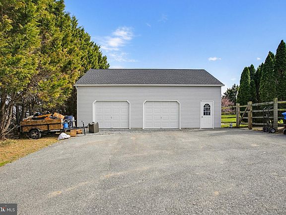 4th image of 337 Chestnut Hill Rd