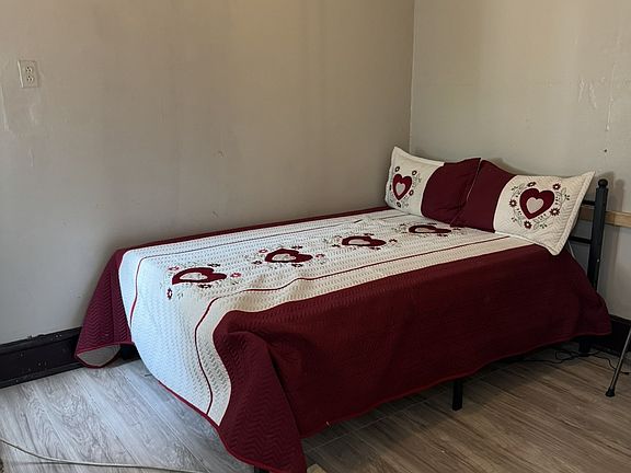 5th image of 1209 W Erie Ave #6