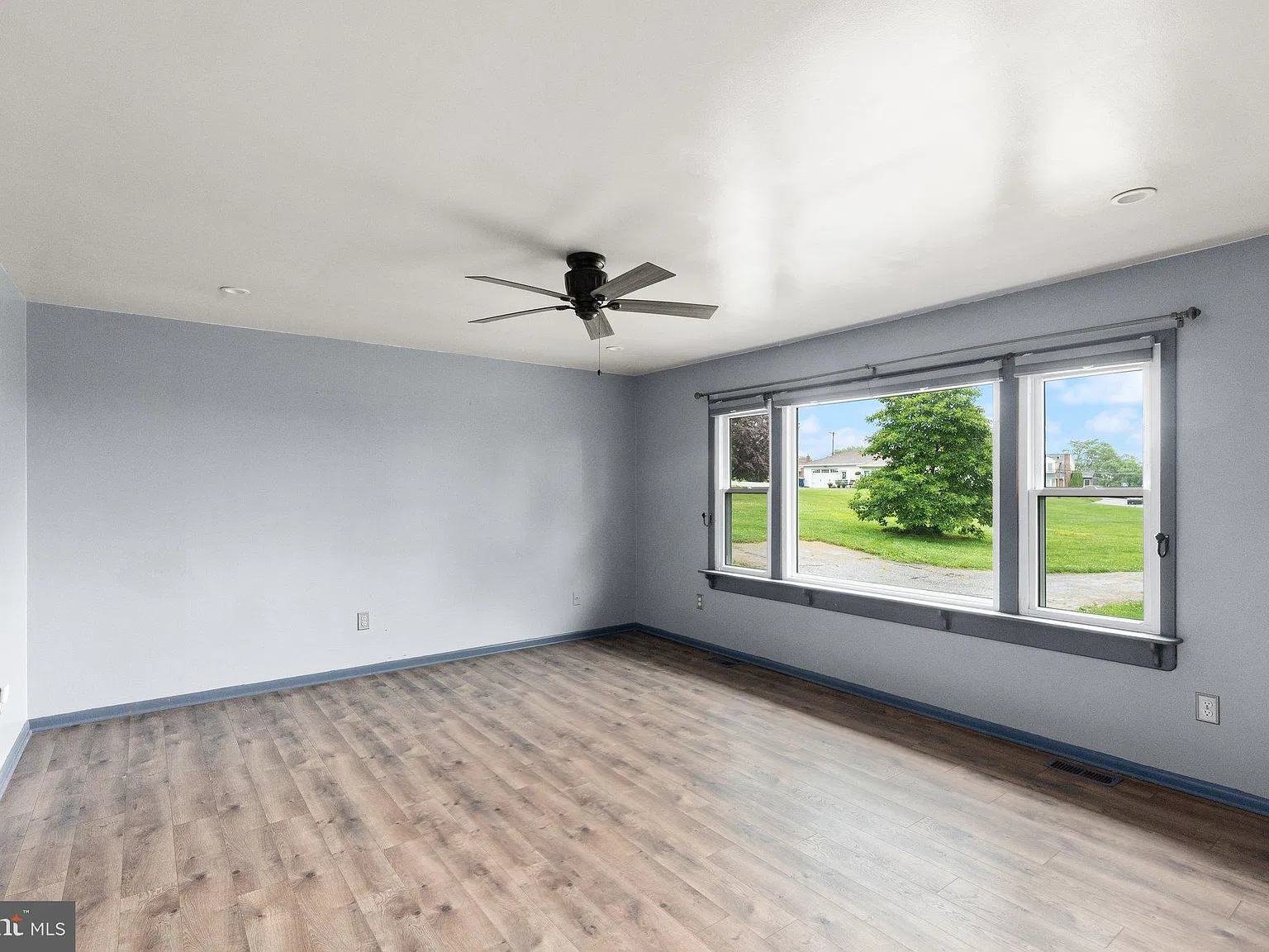 3 bed, 2.0 bath, 1200 sqft, $2,900 — Photo 2