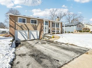 6826 Church Ct, Woodridge, IL 60517