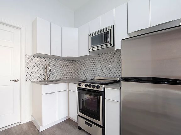 4th image of 807 Lexington Ave #5F