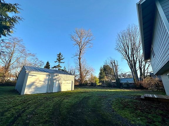 5th image of 3012 Alderwood Ave