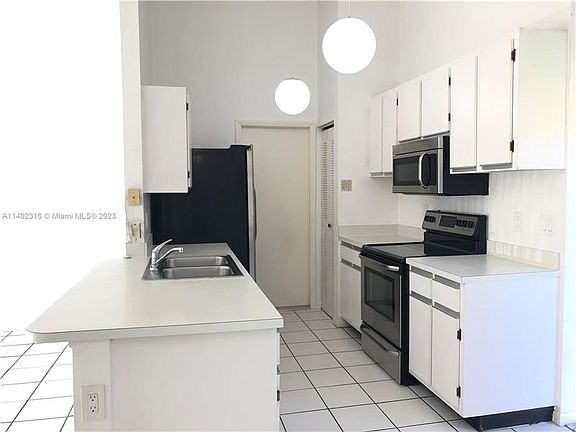 2nd image of 719 SE 3rd Ave #719
