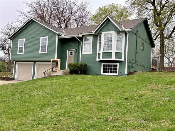 4906 England St, Merriam, KS 66203