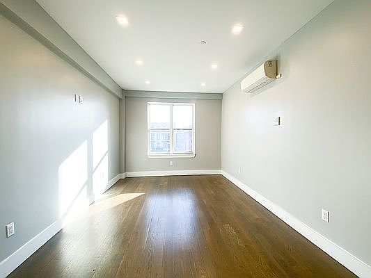 5th image of 522 E 142nd St APT 4D