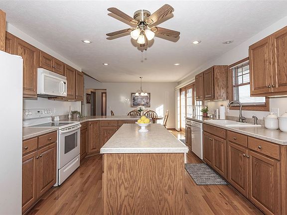 4th image of 2440 Haven Dr