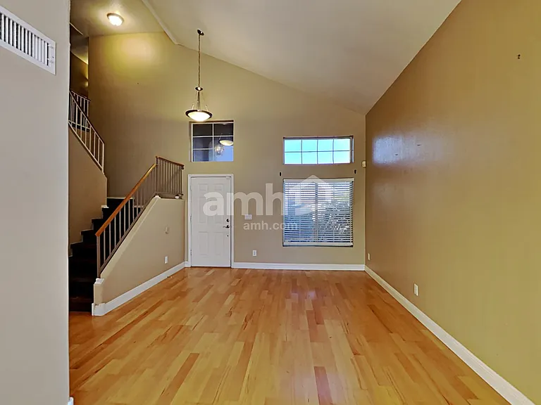 907 N Albert Dr — Photo 4