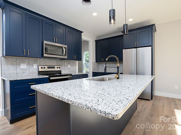2nd image of 529 Crowell Ave
