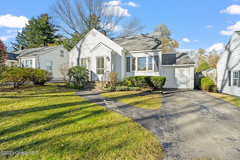 2nd image of 2037 Hoover Road