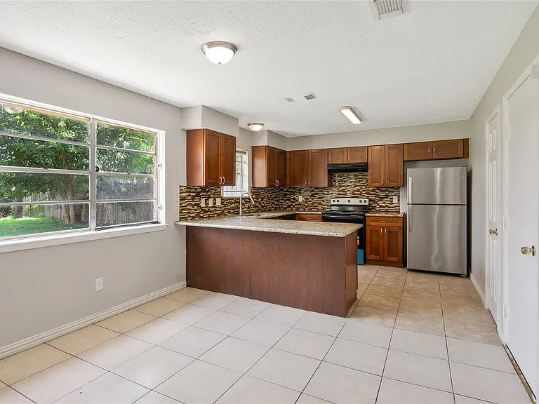 11710 Old Telegraph Rd — Photo 10