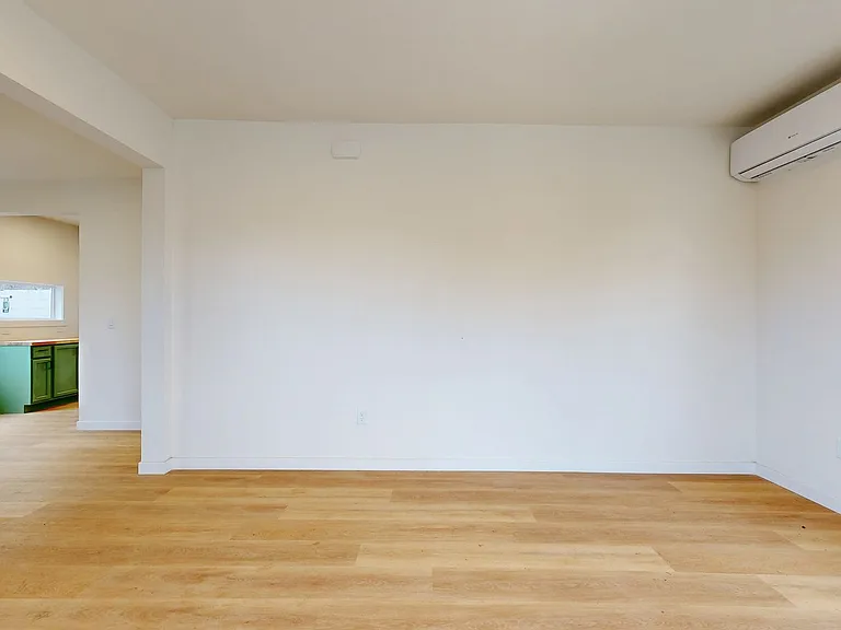 407 W Pine St — Photo 4