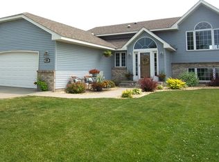 238 Summerset Ln SE, Hutchinson, MN 55350