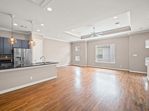 5th image of 3840 Center St