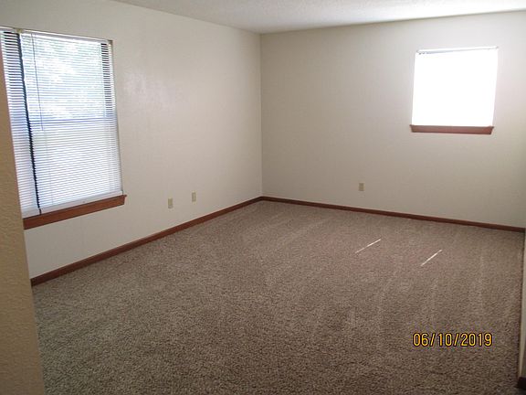 5th image of 1024 NE Lindsay Ave APT A