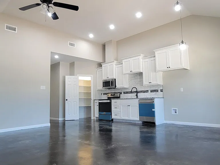205 Hayes Ave #B — Photo 2