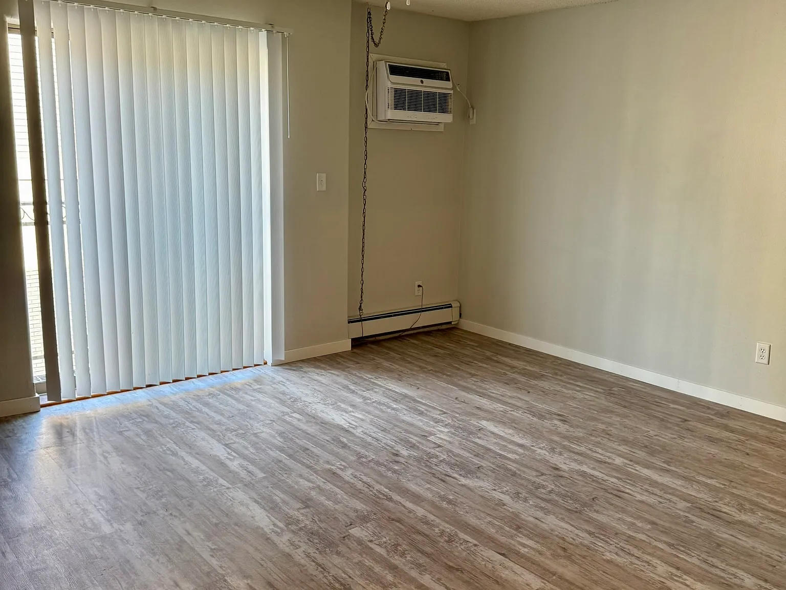 2 bed, 1.5 bath, $1,400 — Photo 4