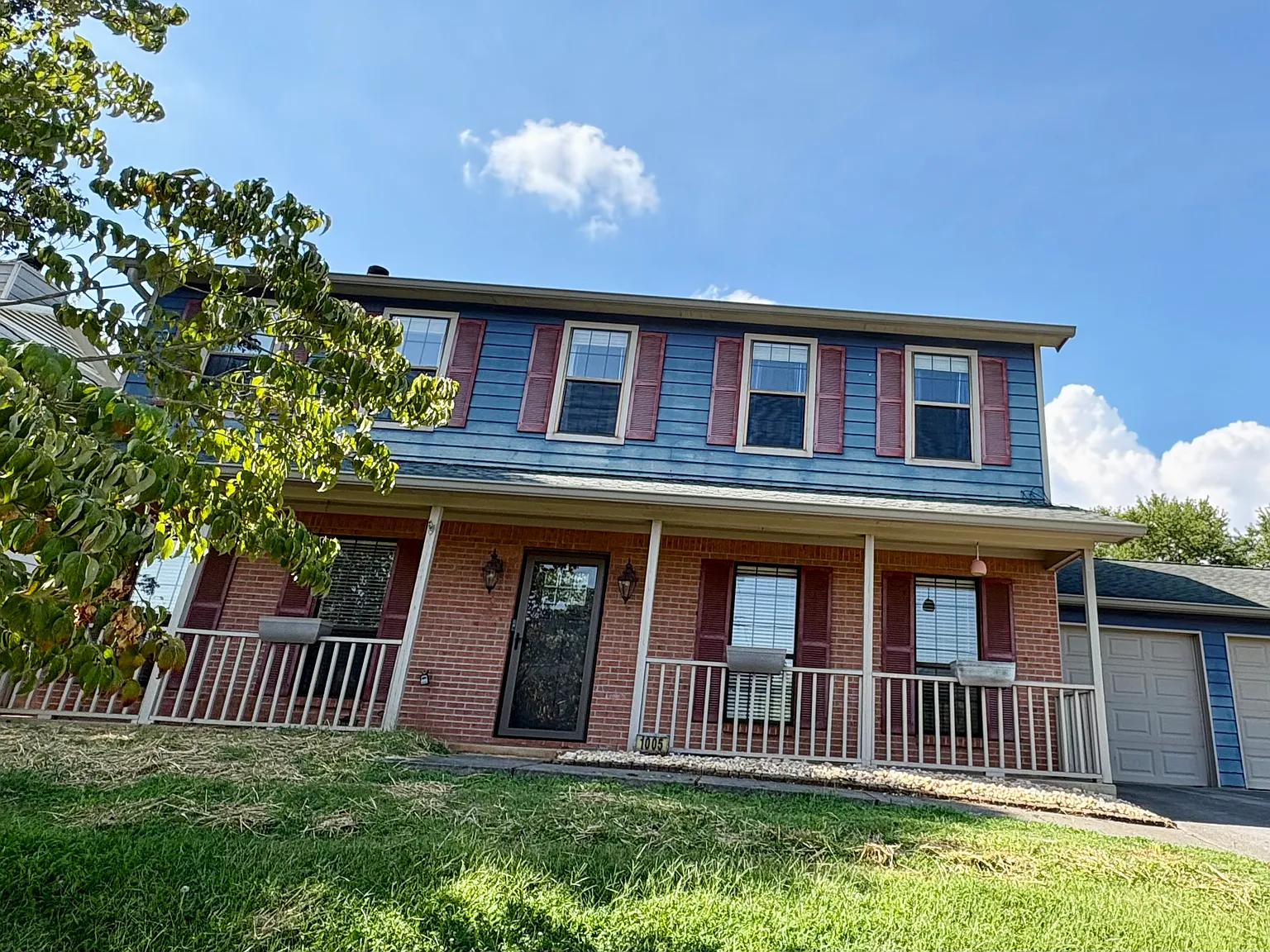 4 bed, 2.5 bath, 2280 sqft, $2,900 — Photo 1