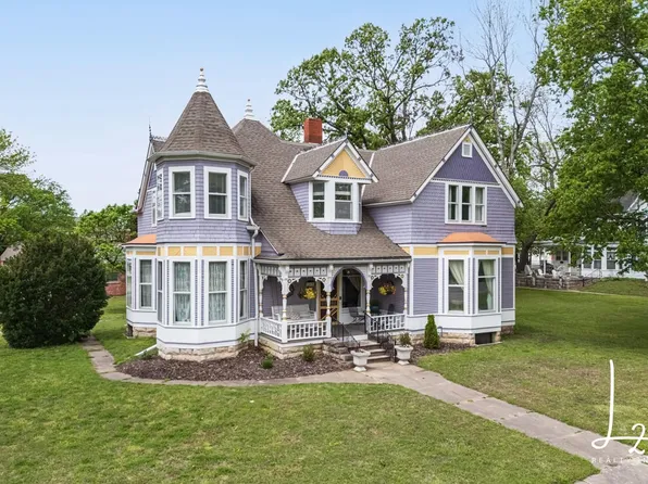 303 S 8th St, Fredonia, KS 66736