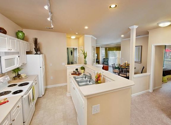 4th image of 400 Ivy Meadow Ln APT 3H