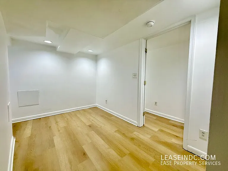 29 T St NW #B — Photo 11