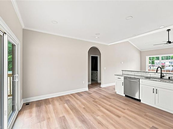 2nd image of 213 Grand Oaks Dr