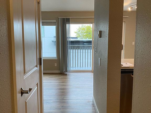5th image of 10138 NE 64th St #7