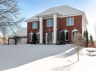 2361 Stone Creek Dr, Chanhassen, MN 55317